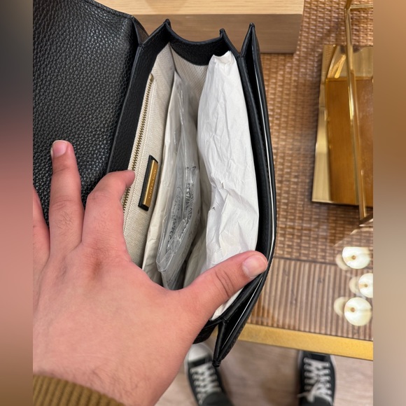 BRITTEN MEDIUM ADJUSTABLE SHOULDER BAG (BLACK/001). - Picture 7 of 7